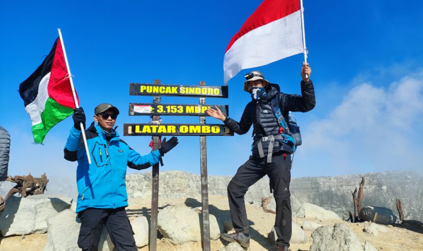 Pendakian Ikonik dengan Panorama Luas – Gunung Sindoro