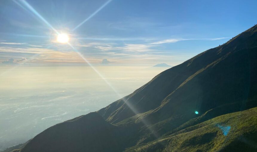 Keindahan Savana dan Panorama dari Gunung Merbabu